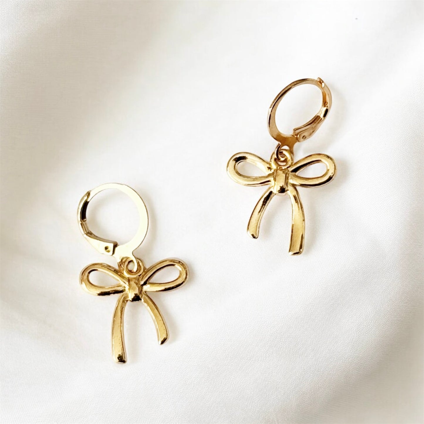 Cute Bowknot Hoop Earrings - Gold