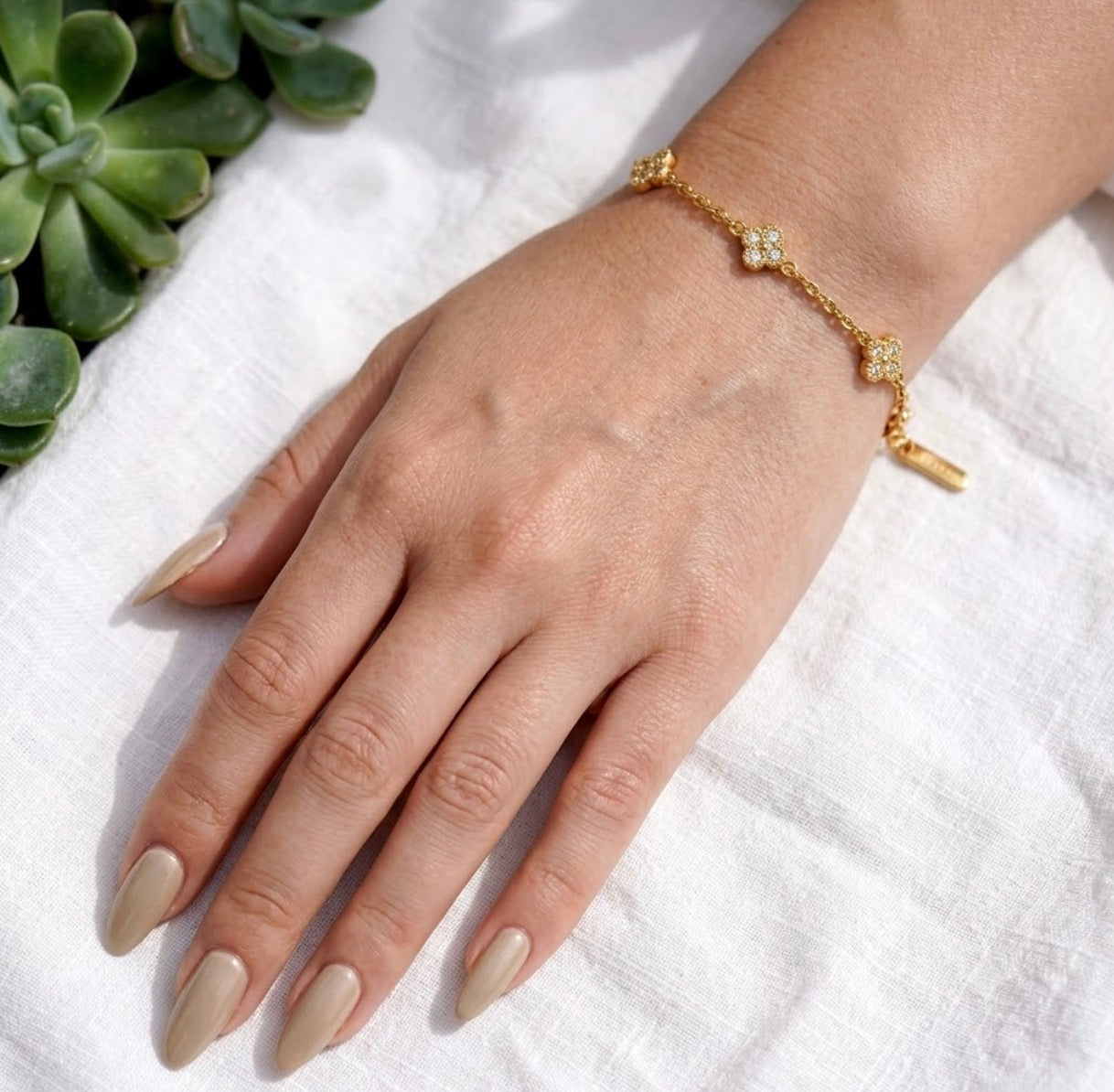 Classy Four Leaf Clover Diamond Look Bracelet