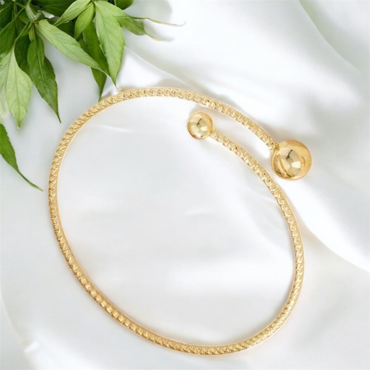 Elegant Bangle Bracelet - Gold