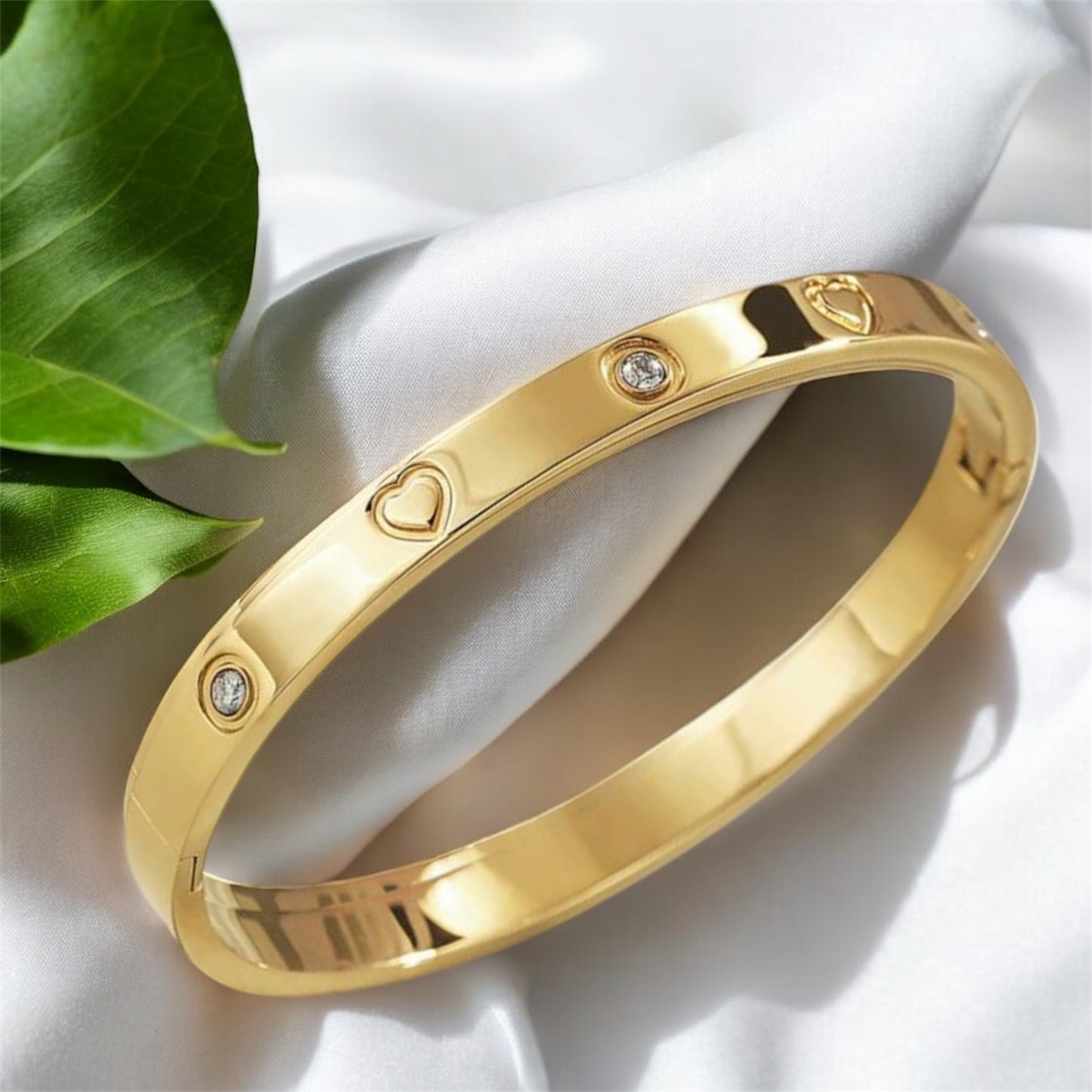 Heart & Diamond Bangle Bracelet - Gold