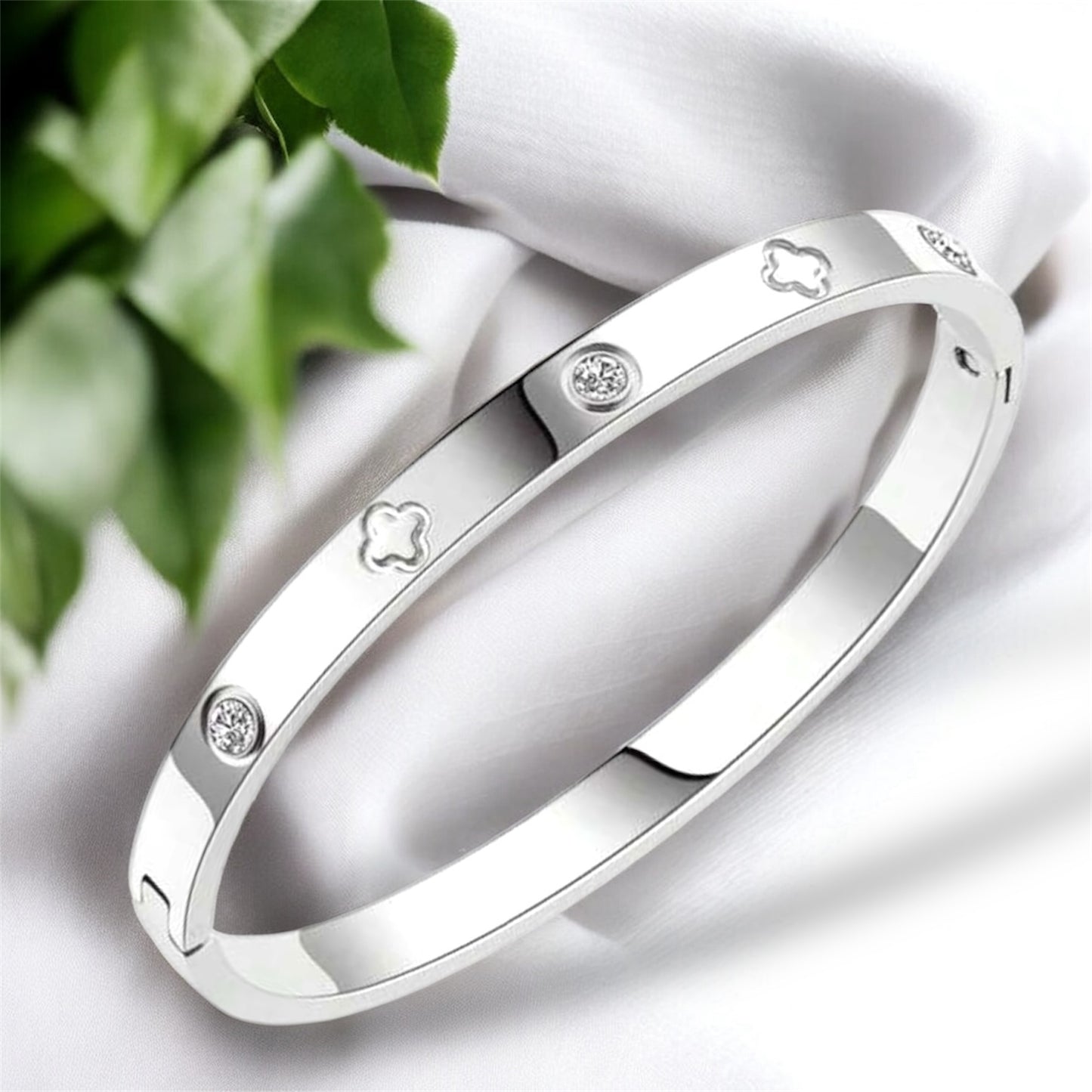 Clove & Diamond Bangle Bracelet - Silver