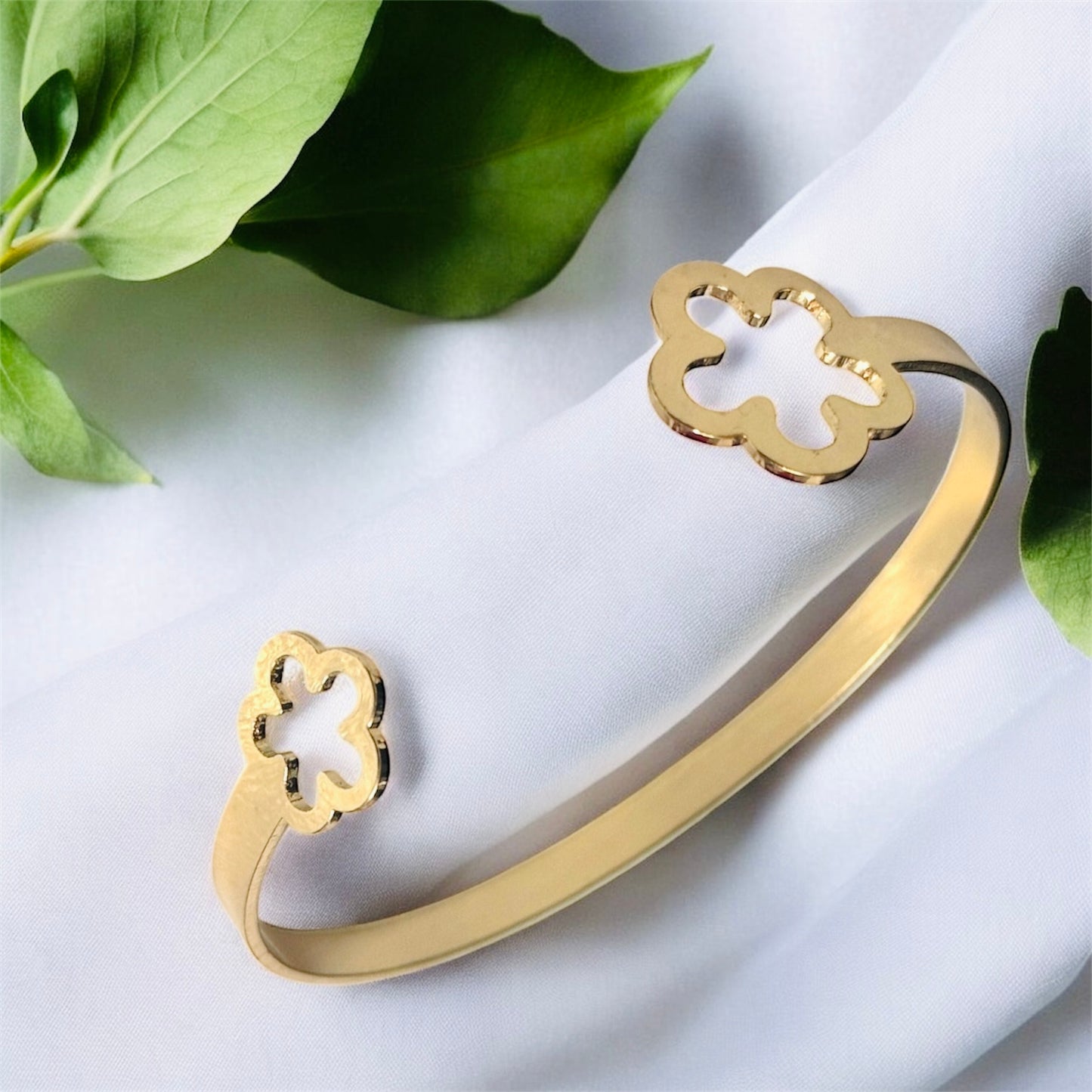 Flower Open Bangle Bracelet - Gold